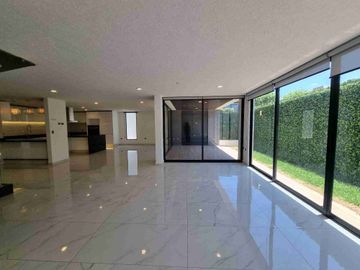 CASA EN VENTA EN ESQUINA EN LOMAS DE ANGELOPOLIS, PUEBLA