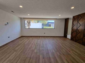CASA EN VENTA EN ESQUINA EN LOMAS DE ANGELOPOLIS, PUEBLA