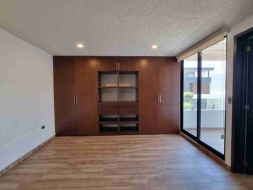 CASA EN VENTA EN ESQUINA EN LOMAS DE ANGELOPOLIS, PUEBLA
