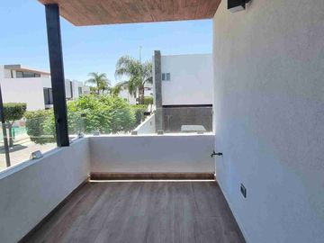 CASA EN VENTA EN ESQUINA EN LOMAS DE ANGELOPOLIS, PUEBLA