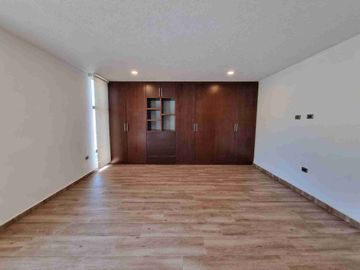 CASA EN VENTA EN ESQUINA EN LOMAS DE ANGELOPOLIS, PUEBLA