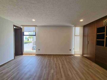 CASA EN VENTA EN ESQUINA EN LOMAS DE ANGELOPOLIS, PUEBLA