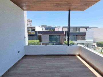 CASA EN VENTA EN ESQUINA EN LOMAS DE ANGELOPOLIS, PUEBLA