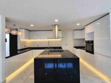 CASA EN VENTA EN ESQUINA EN LOMAS DE ANGELOPOLIS, PUEBLA