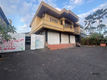 Ruang Usaha plus Rumah plus Gudang Disewakan, di Jl Sunset Road, Badung