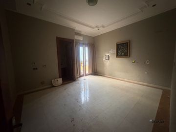 Ruang Usaha plus Rumah plus Gudang Disewakan, di Jl Sunset Road, Badung