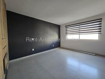 Casa con roof garden, estudio, 3 recámaras - Zibatá. RENTA