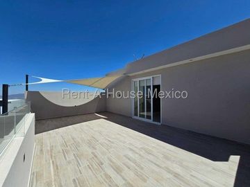 Casa con roof garden, estudio, 3 recámaras - Zibatá. RENTA