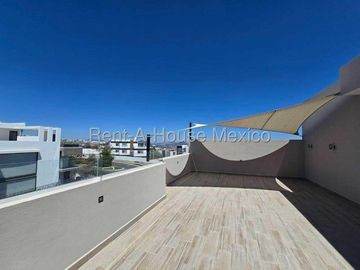 Casa con roof garden, estudio, 3 recámaras - Zibatá. RENTA