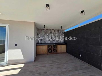 Casa con roof garden, estudio, 3 recámaras - Zibatá. RENTA
