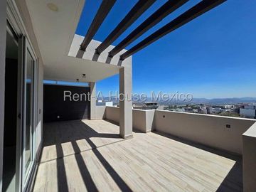 Casa con roof garden, estudio, 3 recámaras - Zibatá. RENTA