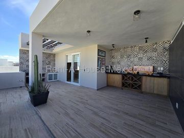 Casa con roof garden, estudio, 3 recámaras - Zibatá. RENTA