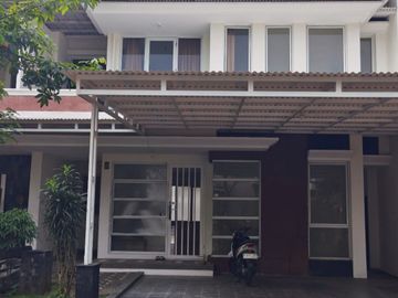 Disewakan rumah strategis castilla bsd city tangerang selatan