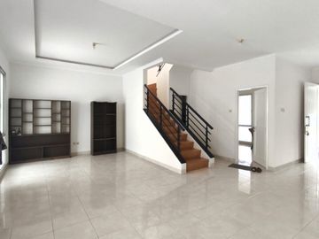 Disewakan rumah strategis castilla bsd city tangerang selatan