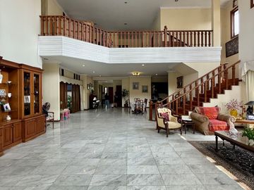 Jual Rumah Mewah Siap Huni di Kemang, Jakarta Selatan - Private Pool