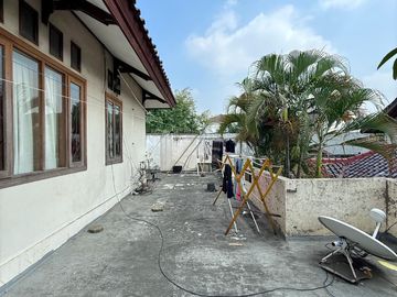 Jual Rumah Mewah Siap Huni di Kemang, Jakarta Selatan - Private Pool