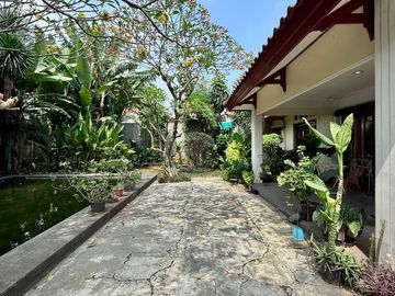 Jual Rumah Mewah Siap Huni di Kemang, Jakarta Selatan - Private Pool