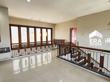 RUMAH 2 LANTAI DISEWAKAN DI SOLO BARU DEKAT THE PARK MALL DAN PAKUWON MALL