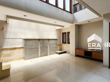 RUMAH 2 LANTAI DISEWAKAN DI SOLO BARU DEKAT THE PARK MALL DAN PAKUWON MALL
