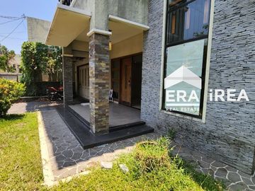 RUMAH 2 LANTAI DISEWAKAN DI SOLO BARU DEKAT THE PARK MALL DAN PAKUWON MALL