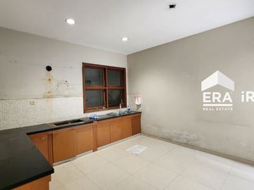 RUMAH 2 LANTAI DISEWAKAN DI SOLO BARU DEKAT THE PARK MALL DAN PAKUWON MALL