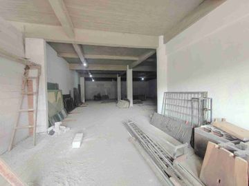Sewa Ruang Usaha dalam Lapangan Padel di Dekat Taman Kopo Indah