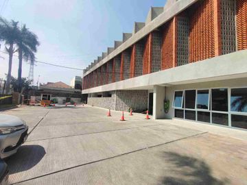 Sewa Ruang Usaha dalam Lapangan Padel di Dekat Taman Kopo Indah
