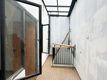 RUMAH BARU 2 LANTAI DI PISANGAN PULO GADUNG JAKARTA TIMUR DEKAT TOL RAWAMANGUN