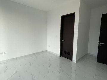 Disewakan Rumah Permata Hijau Residence Pik2, 4+1 KT, Kosongan, Harga : Rp 200 Juta/Thn
