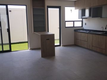 Casa en venta en Terrasoles con roof garden. Cerca del Aeropuerto
