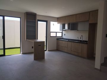 Casa en venta en Terrasoles con roof garden. Cerca del Aeropuerto