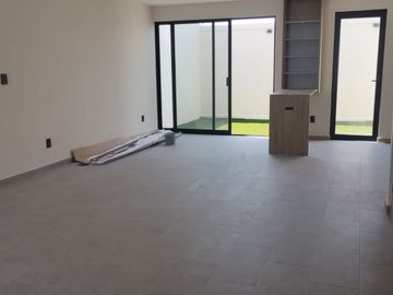 Casa en venta en Terrasoles con roof garden. Cerca del Aeropuerto