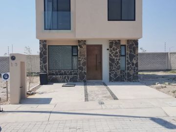 Casa en venta en Terrasoles con roof garden. Cerca del Aeropuerto