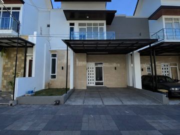 Dijual Rumah 2 Lantai Selangkah ke Exit Tol di Karangploso Malang