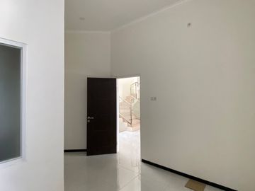 Dijual Rumah 2 Lantai Selangkah ke Exit Tol di Karangploso Malang