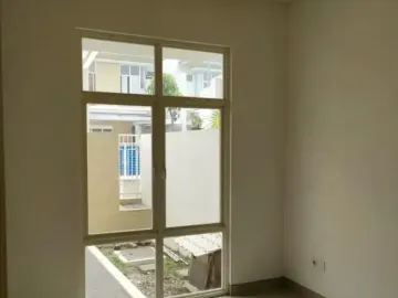Jual /Sewa Rumah  2 lt di Griya Galaxy