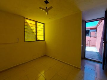 CASA SOLA EN RENTA DE UN PISO con LOCAL EN STA ANA TLAPALTITLAN TOLUCA