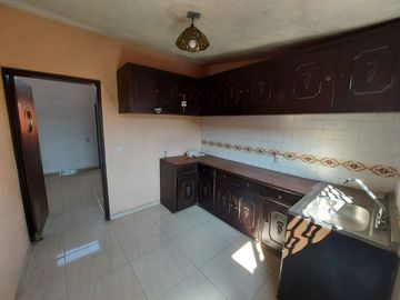 CASA SOLA EN RENTA DE UN PISO con LOCAL EN STA ANA TLAPALTITLAN TOLUCA