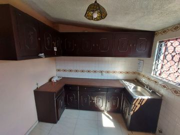 CASA SOLA EN RENTA DE UN PISO con LOCAL EN STA ANA TLAPALTITLAN TOLUCA