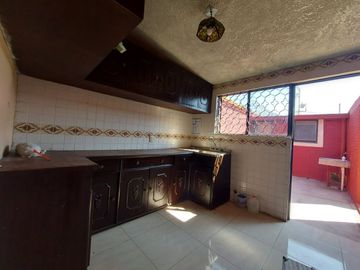 CASA SOLA EN RENTA DE UN PISO con LOCAL EN STA ANA TLAPALTITLAN TOLUCA