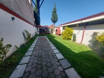 CASA SOLA EN RENTA DE UN PISO con LOCAL EN STA ANA TLAPALTITLAN TOLUCA