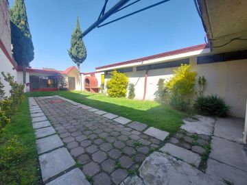 CASA SOLA EN RENTA DE UN PISO con LOCAL EN STA ANA TLAPALTITLAN TOLUCA