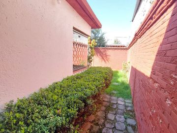 CASA SOLA EN RENTA DE UN PISO con LOCAL EN STA ANA TLAPALTITLAN TOLUCA