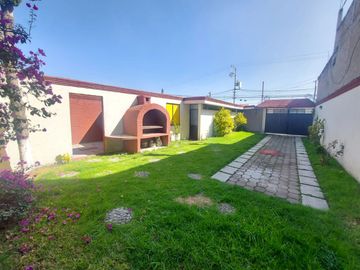 CASA SOLA EN RENTA DE UN PISO con LOCAL EN STA ANA TLAPALTITLAN TOLUCA