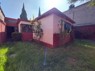 CASA SOLA EN RENTA DE UN PISO con LOCAL EN STA ANA TLAPALTITLAN TOLUCA