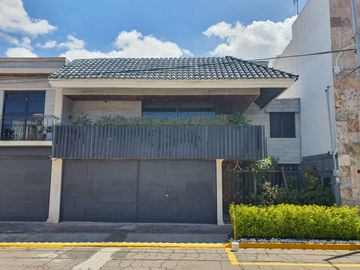 Venta de Casa Residencial en el Fracc. El Mirador