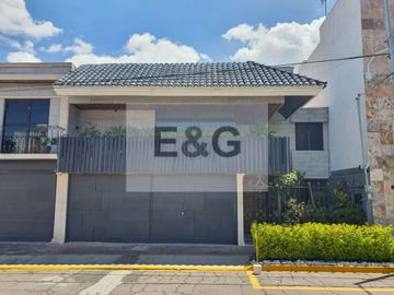 Venta de Casa Residencial en el Fracc. El Mirador