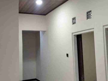 Dijual rumah baru di Wiguna surabaya dg 3 kt.. murah..