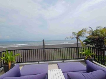 Brand New Villa Direct Accsess to Gianyar Beach