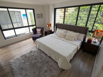 Tandang Sora Quezon City For Sale 3 Storey Townhouse 3 BR near Circle C Congressional Ave RG
